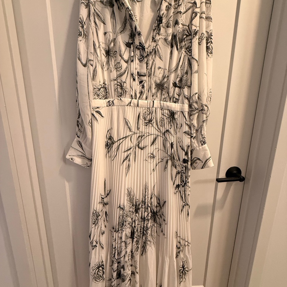 Club Monaco Black and White Floral Long Sleeve Dress
